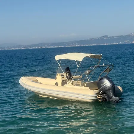 Boatvlora Botel *