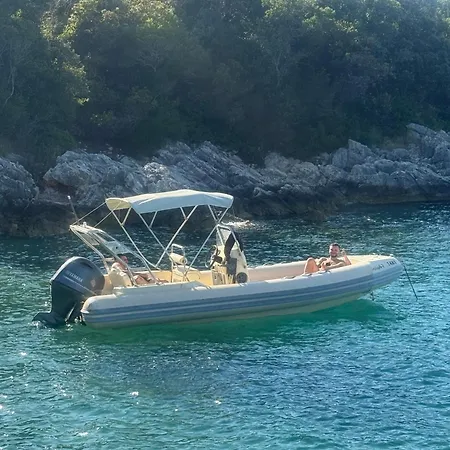 Boatvlora Botel *